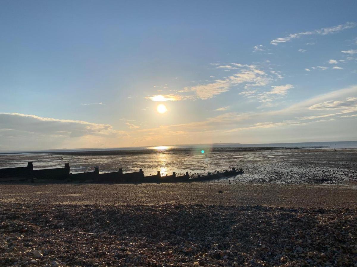 Fabulous Apartment Seconds From Beach By Whitstable-Holidays, Pudding Pan מראה חיצוני תמונה